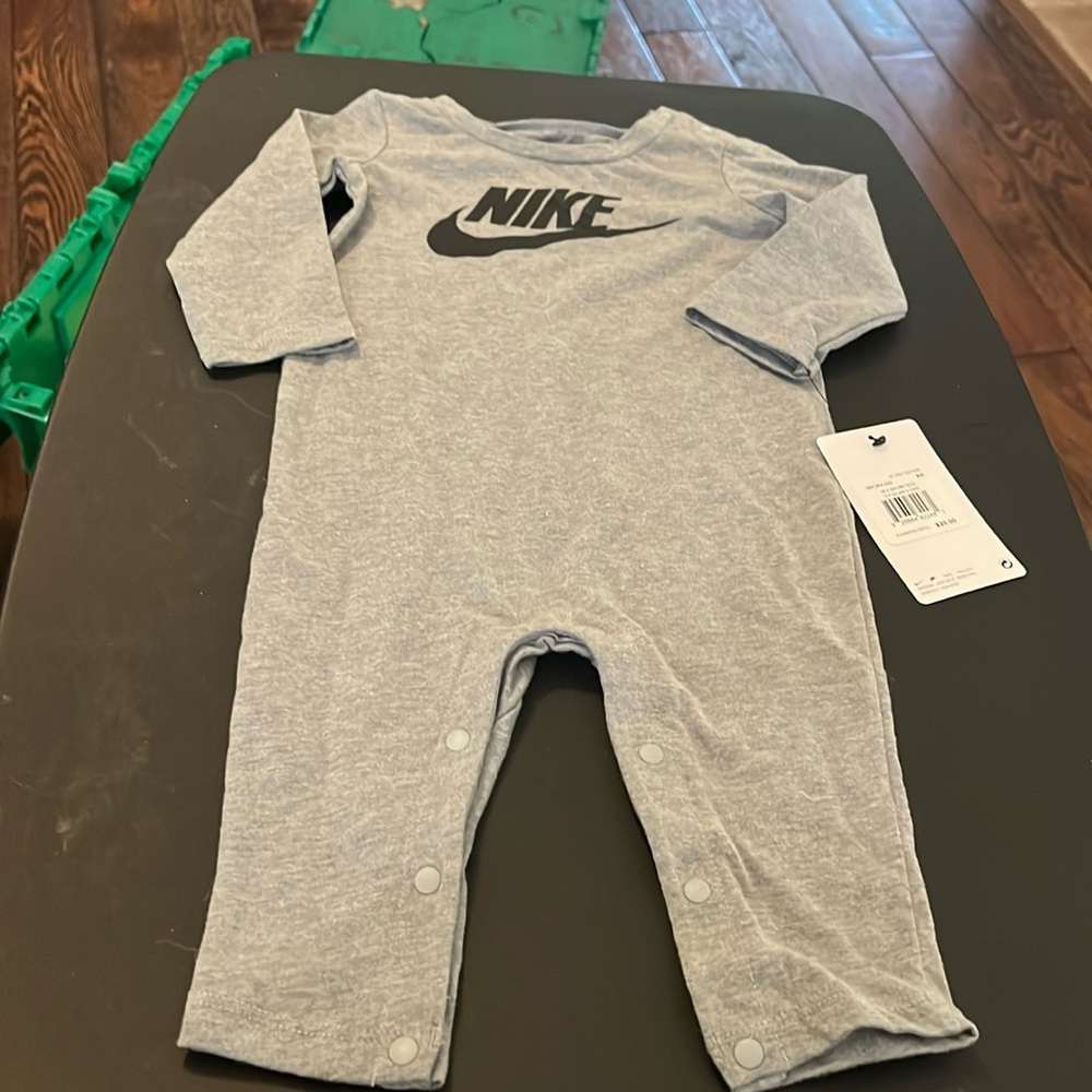 Nike brand new 9m outfit